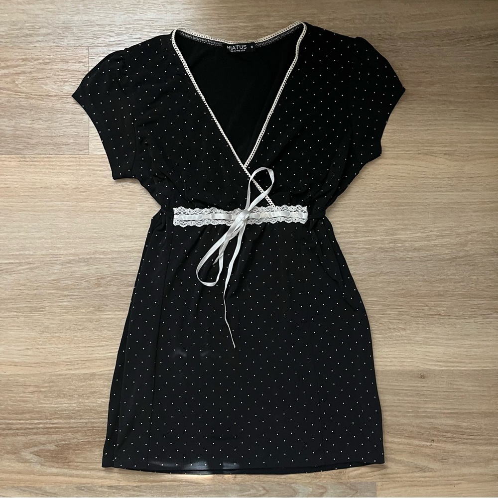 Vintage Hiatus Polka Dot Wrap Tie Top with Lace Trim M